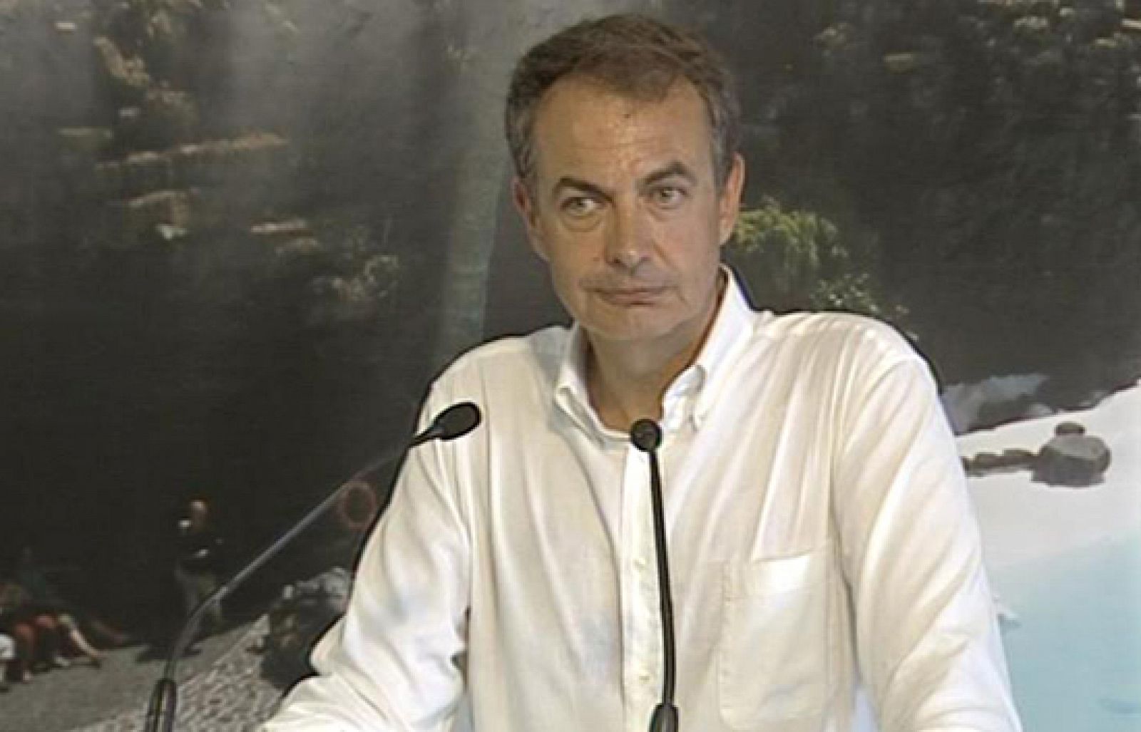 Zapatero no descarta hacer cambios en la medida de los 420 euros tras las críticas