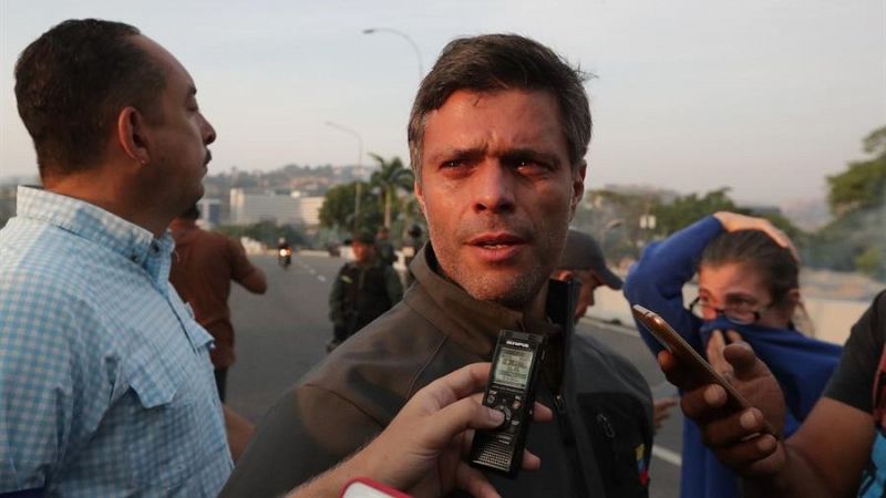 El líder opositor Leopoldo López abandona la embajada española en Caracas y sale de Venezuela