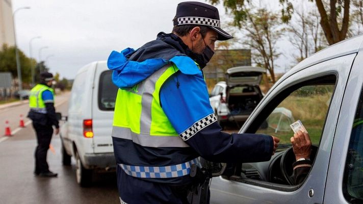 Seguimiento policial para hacer cumplir las cuarentenas obligatorias