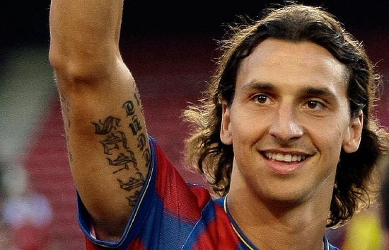 El Barcelona se enfrenta al Manchester City en el trofeo Joan Gamper. La gran atracción es el debut de Zlatan Ibrahimovic, que jugará sus primeros minutos con la camiseta azulgrana.