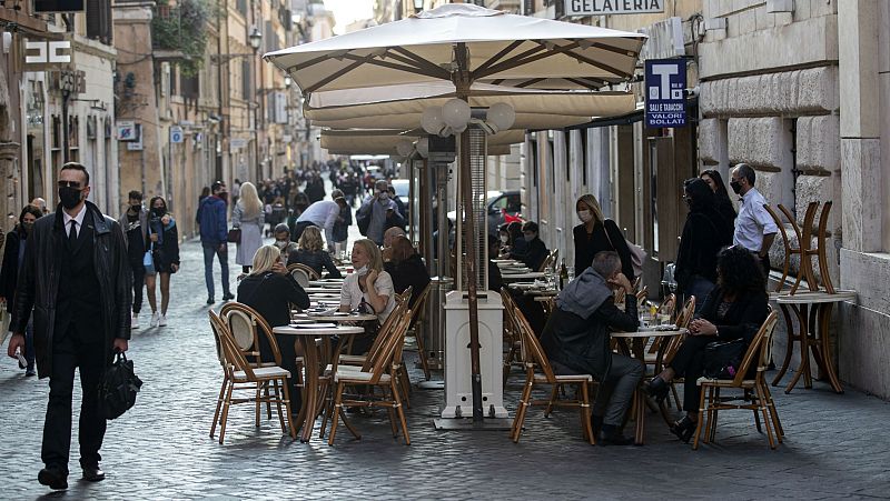 Toques de queda, restricciones: cómo afronta Europa la COVID-19