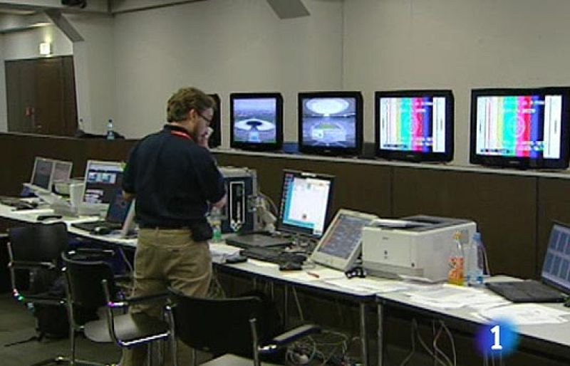 Ésta es la otra cara del Mundial de Atletismo. TVE se ha desplazado hasta el centro internacional de emisiones, desde donde se controlan todos los detalles de la pista. 