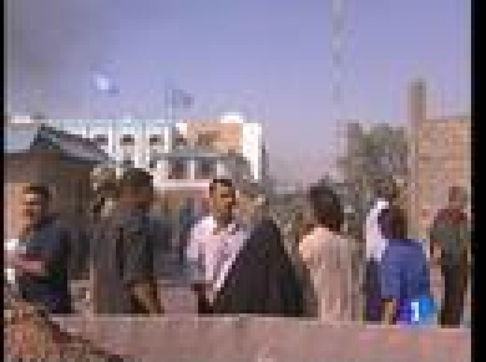 Una cadena de atentados contra el centro administrativo de Bagdad deja 95 muertos y centenares de heridos. 