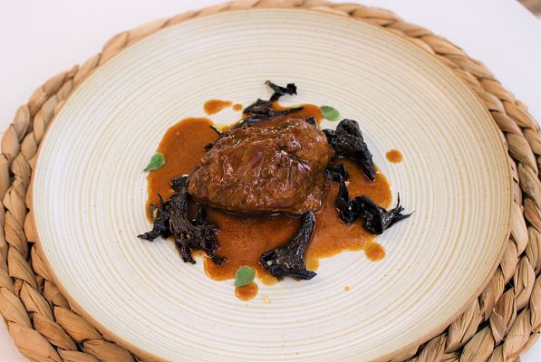 RTVE Cocina - Carrilleras de cerdo ibérico con cerveza negra y trompeta