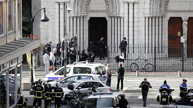  Al menos tres muertos en un atentado con un cuchillo en una iglesia en Niza