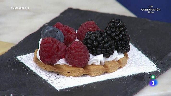 Postre de Miguel Ángel Muñoz con hojaldre invertido y moras