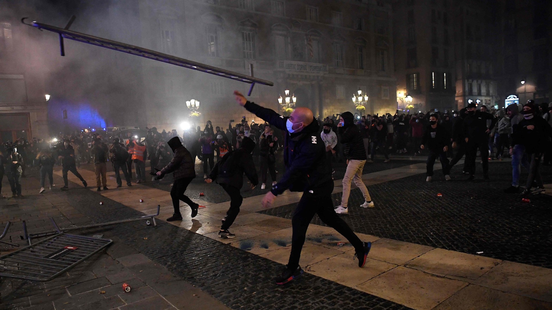 Disturbios en Barcelona por las medidas contra la pandemia