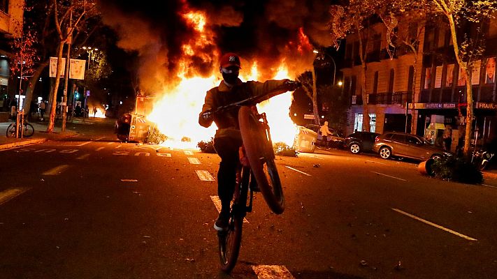 Disturbios en Barcelona tras una manifestación contra el toque de queda se saldan con al menos 12 detenidos