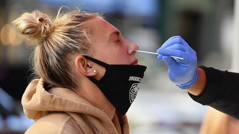 EE.UU. bate por segundo día consecutivo su récord de casos de coronavirus a pocos días de las elecciones presidenciales