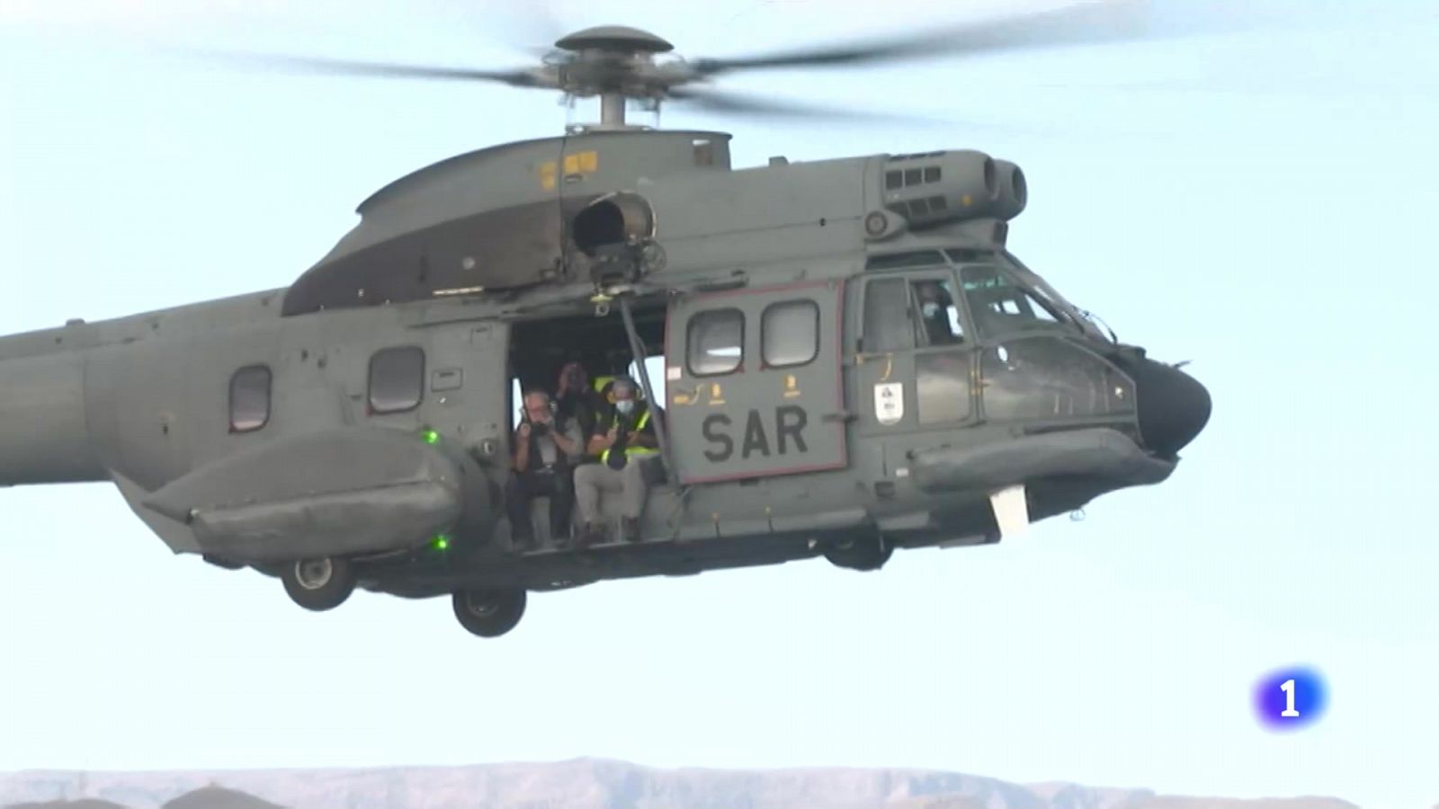 En el rescate de inmigrantes colaboran efectivos del ejército en Canarias - RTVE.es