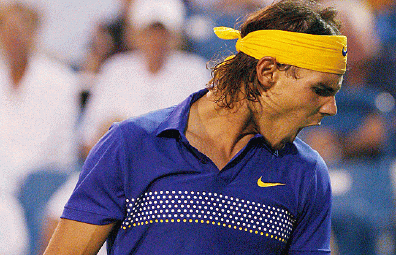  Rafa Nadal se ha estrenado en el Torneo de Cincinatti con una victoria sobre Andreas Seppi. El de Manacor sufrió pero acabó derrotando al italiano por un doble 7-6. 