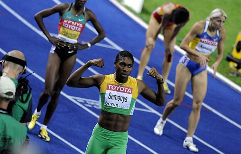  La IAAF abre una investigación para saber si Semenya es hombre o mujer. Los atletas españoles dan su opinión acerca de la polémica suscitada por la sexualidad de la sudafricana.