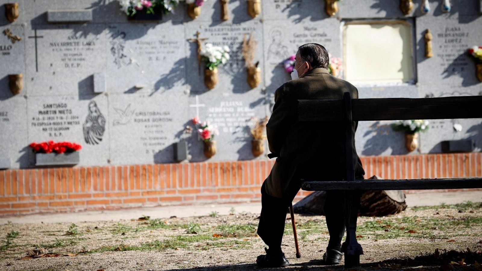 Menos aglomeraciones en los cementerios por Todos los Santos debido al coronavirus