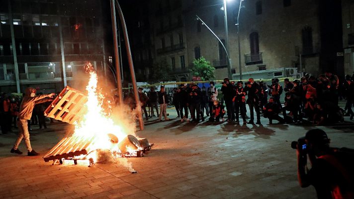 Nueva noche de protestas en Barcelona y Logroño por las restricciones anti-COVID
