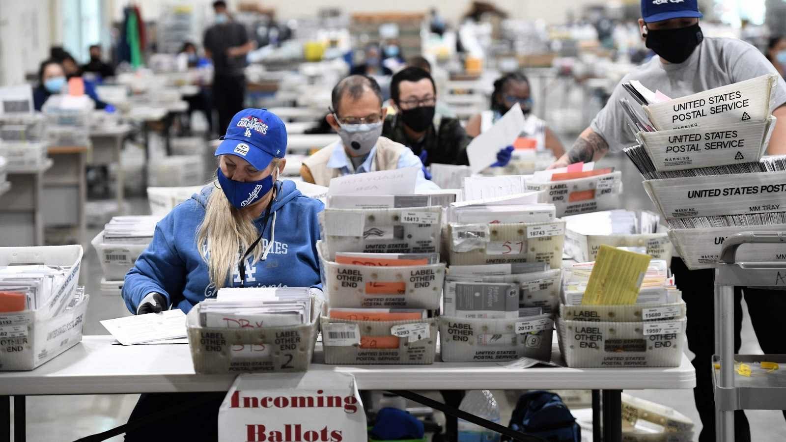 El voto por correo en EE.UU. logra una participación récord y prevé un recuento con incertidumbre