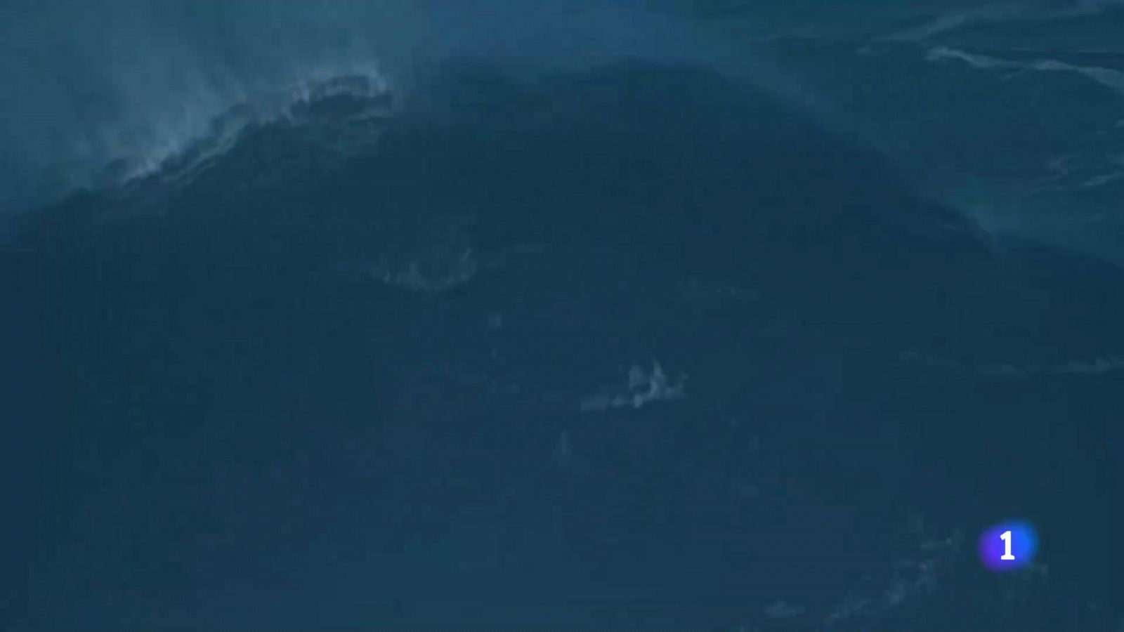 Así rompen las olas en las playas de Nazaré | Ver