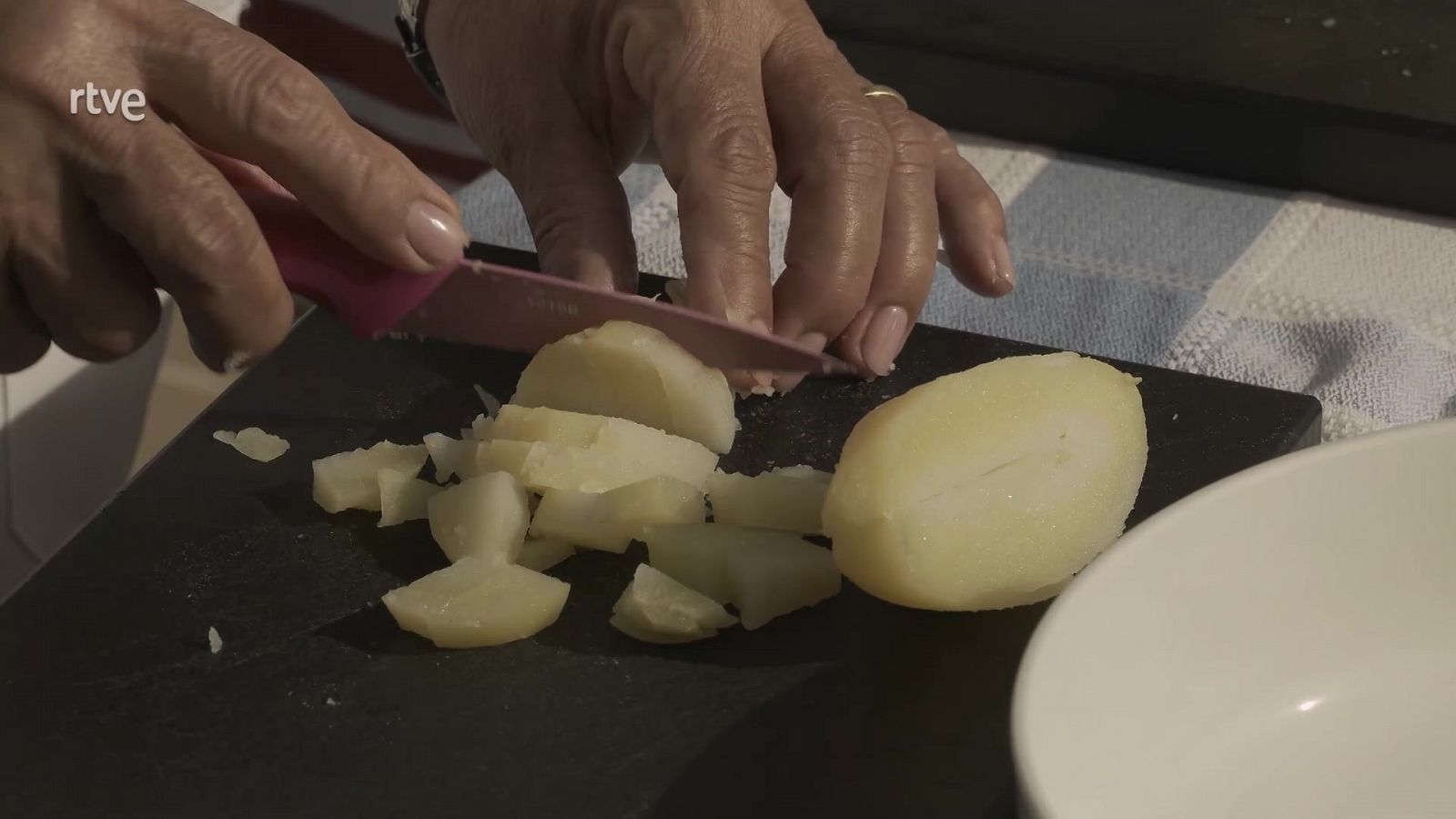 Como Sapiens - Programa 22: Aceite, ensaladilla y albóndigas - RTVE.es