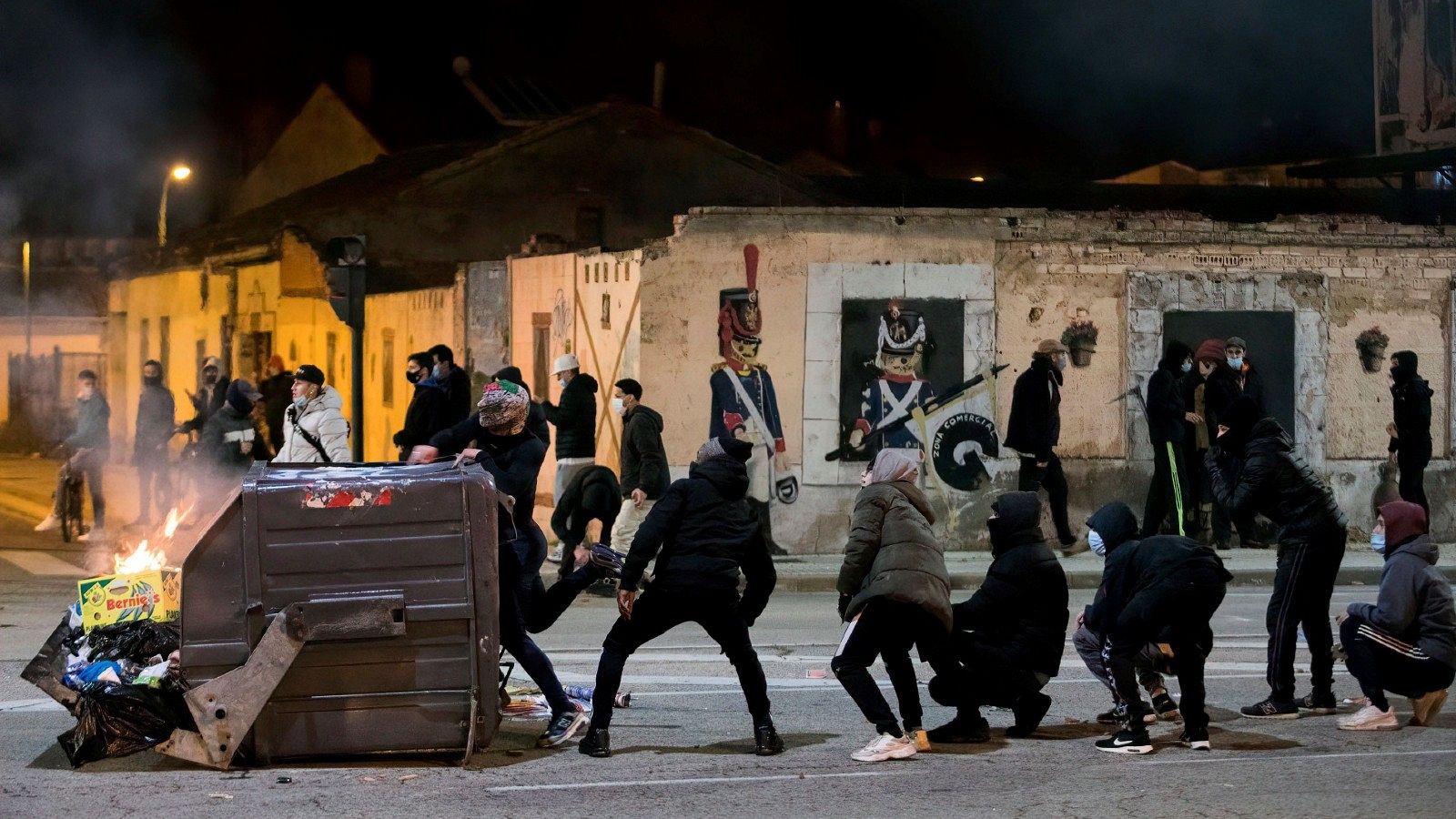 Disturbios en León y Logroño contra las restricciones