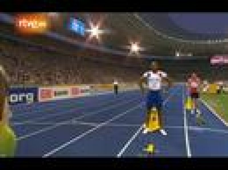 Usain Bolt ha batido el récord del mundo de los 200 metros. El jamaicano ha parado el crono en 19.19, 11 centésimas menos que la marca que consiguió en los Juegos Olímpicos de Pekín. 