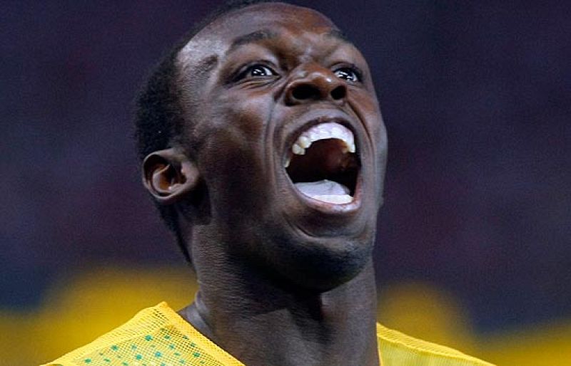 Usain Bolt ha batido el récord del mundo de los 200 metros. El jamaicano ha parado el crono en 19.19, 11 centésimas menos que la marca que consiguió en los Juegos Olímpicos de Pekín. 