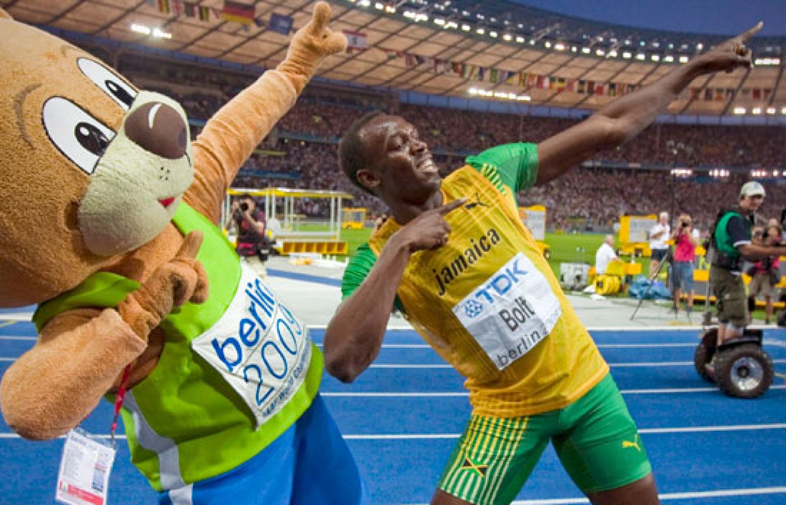 Usain Bolt ha vuelto a batir un nuevo récord, esta vez de los 200 metros lisos.