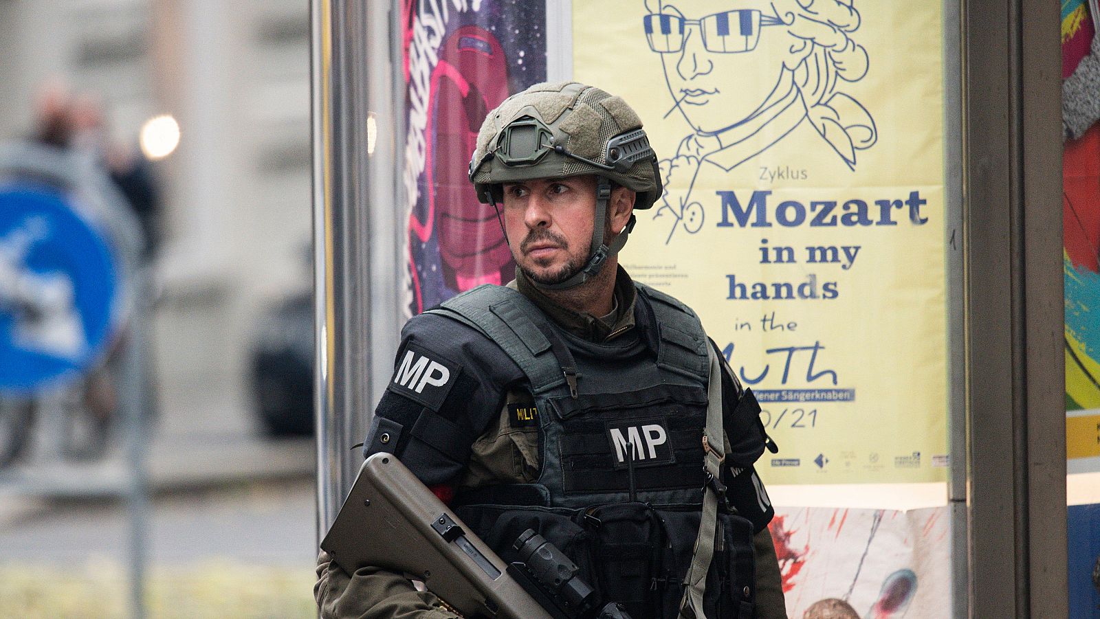 La Policía registra 15 domicilios en Viena tras el atentado terrorista 