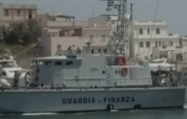  - Desembarco inmigrante en Lampedusa
