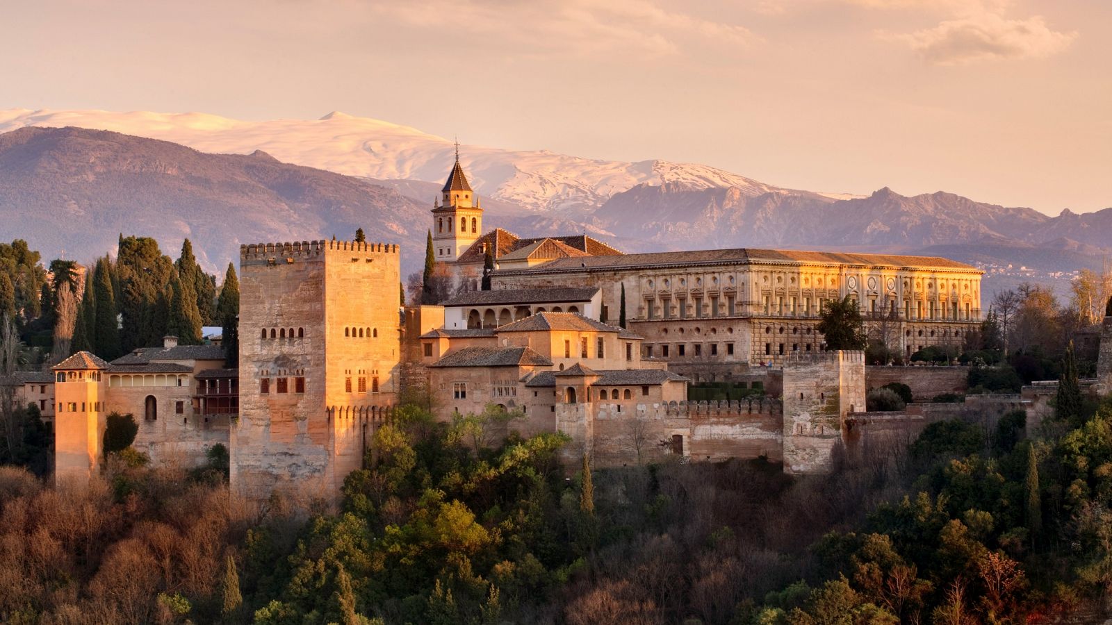 Sin turistas en la Alhambra de Granada