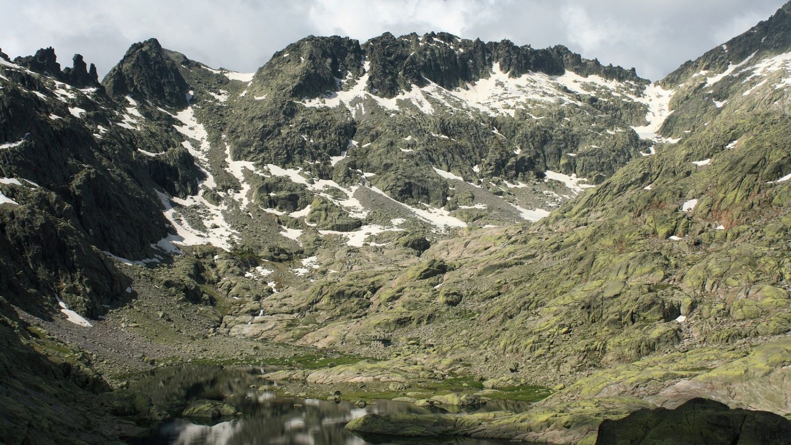 Nevadas en áreas próximas al sistema Ibérico central y Pirineos - ver ahora