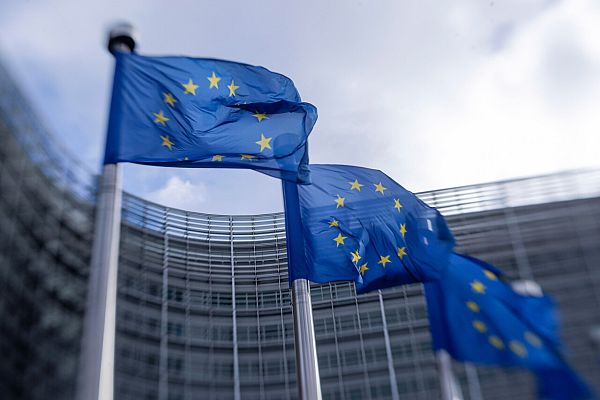 Telediario 1 - Bruselas empeora las previsiones económicas para España, que tendrá la mayor caída de toda la UE