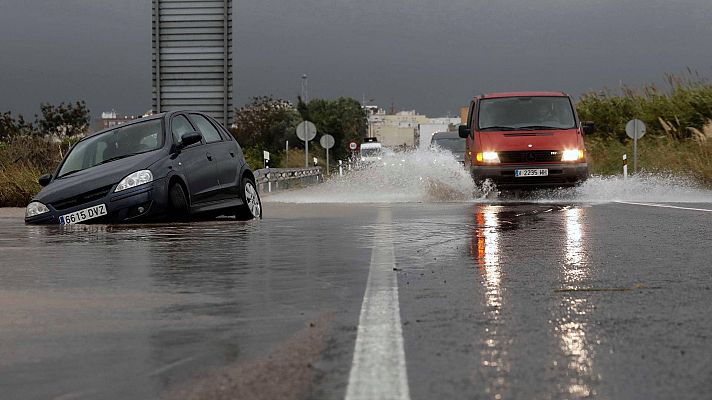 Telediario 1 - Las fuertes lluvias han causado inundaciones en zonas de Extremadura, el oeste de Andalucía y la comunidad Valenciana