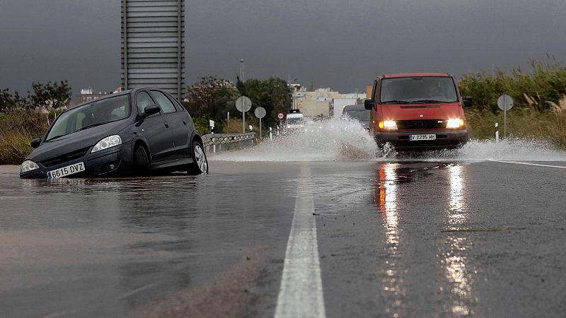 Las fuertes lluvias han causado inundaciones en zonas de Extremadura, el oeste de Andalucía y la comunidad Valenciana