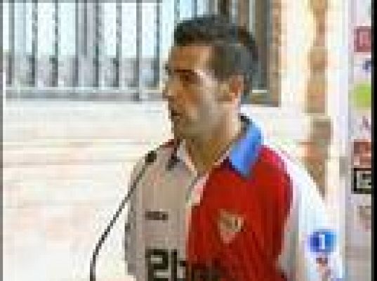 El Sevilla presenta a Negredo