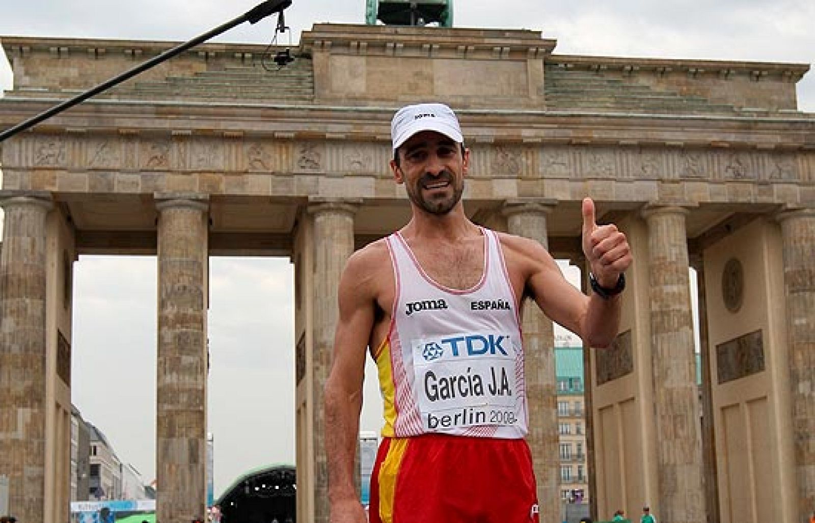 Jesús Angel García Bragado ha conquistado el bronce en los 50 Km. marcha. El madrileño, que ha igualado el récord de participaciones en unos mundiales con nueve presencias, consigue así la segunda medalla para España en Berlín.