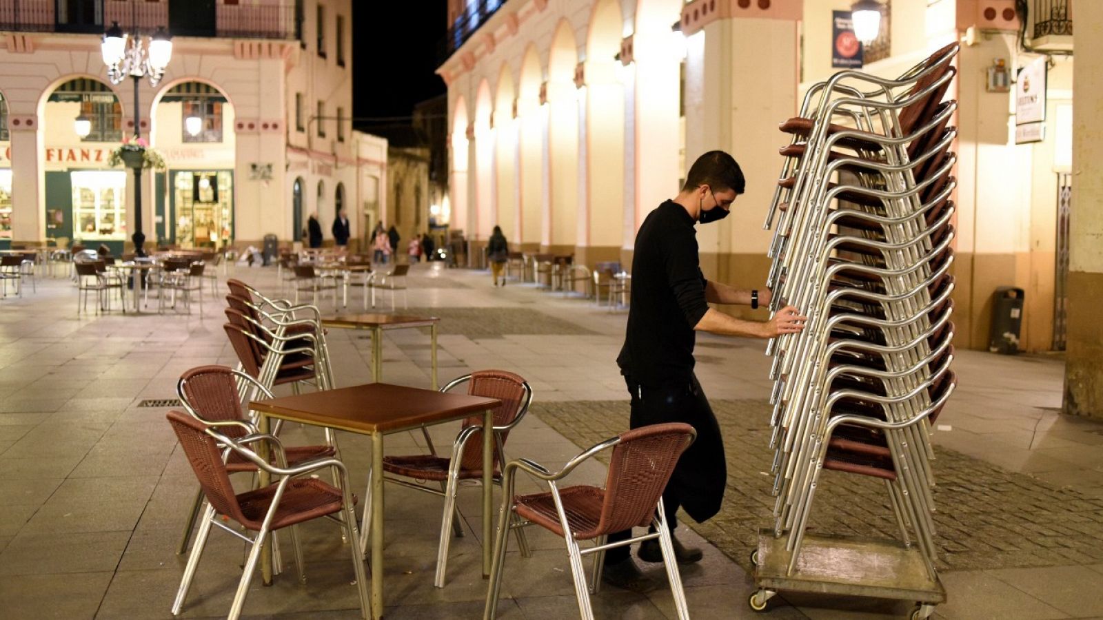 Murcia, País Vasco y 60 municipios de Galicia cierran bares y restaurantes