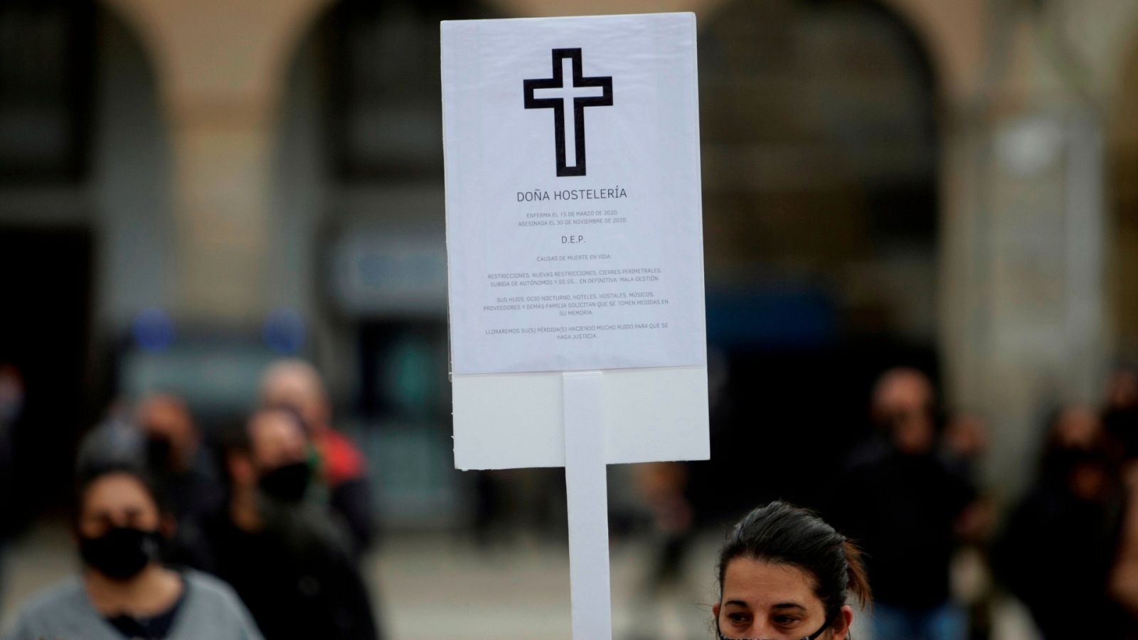 La hostelería gallega protesta por el cierre impuesto por la Xunta: "Que nos dejen trabajar"