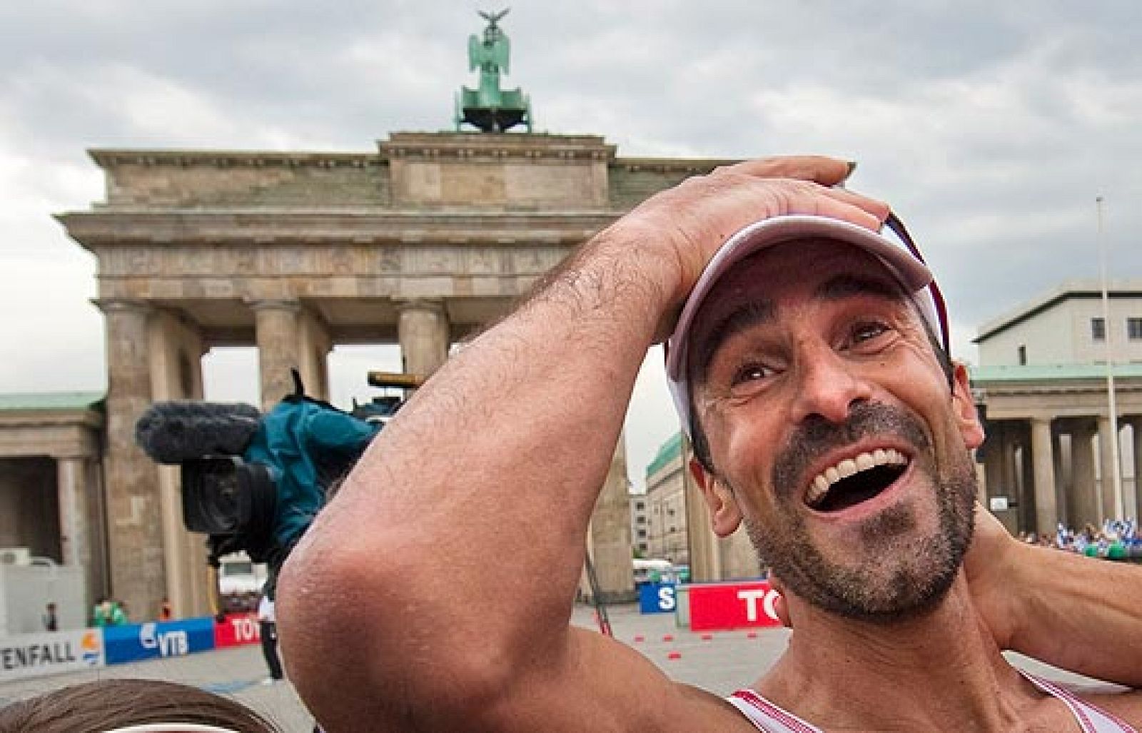 Jesús Ángel Garccía Bragado ha conseguido el bronce en la prueba de 50 km. marcha en los Mundiales de Berlín. El madrileño reconoce que cuando entró en línea de meta no sabía en qué puesto iba.