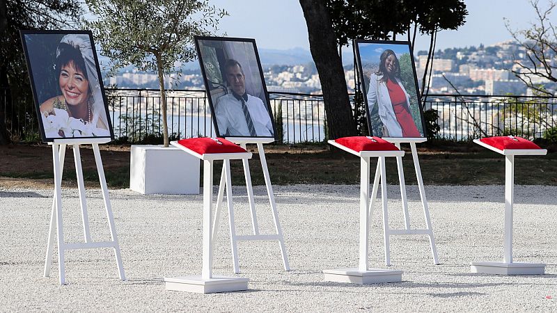 Francia rinde homenaje a las tres víctimas mortales del atentado de un terrorista islamista en Niza