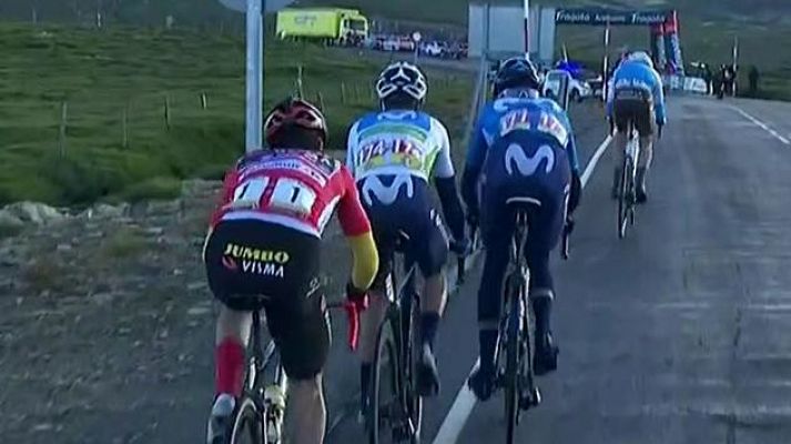 Vuelta ciclista a España - Así fue la polémica ayuda de Movistar a Roglic en La Covatilla