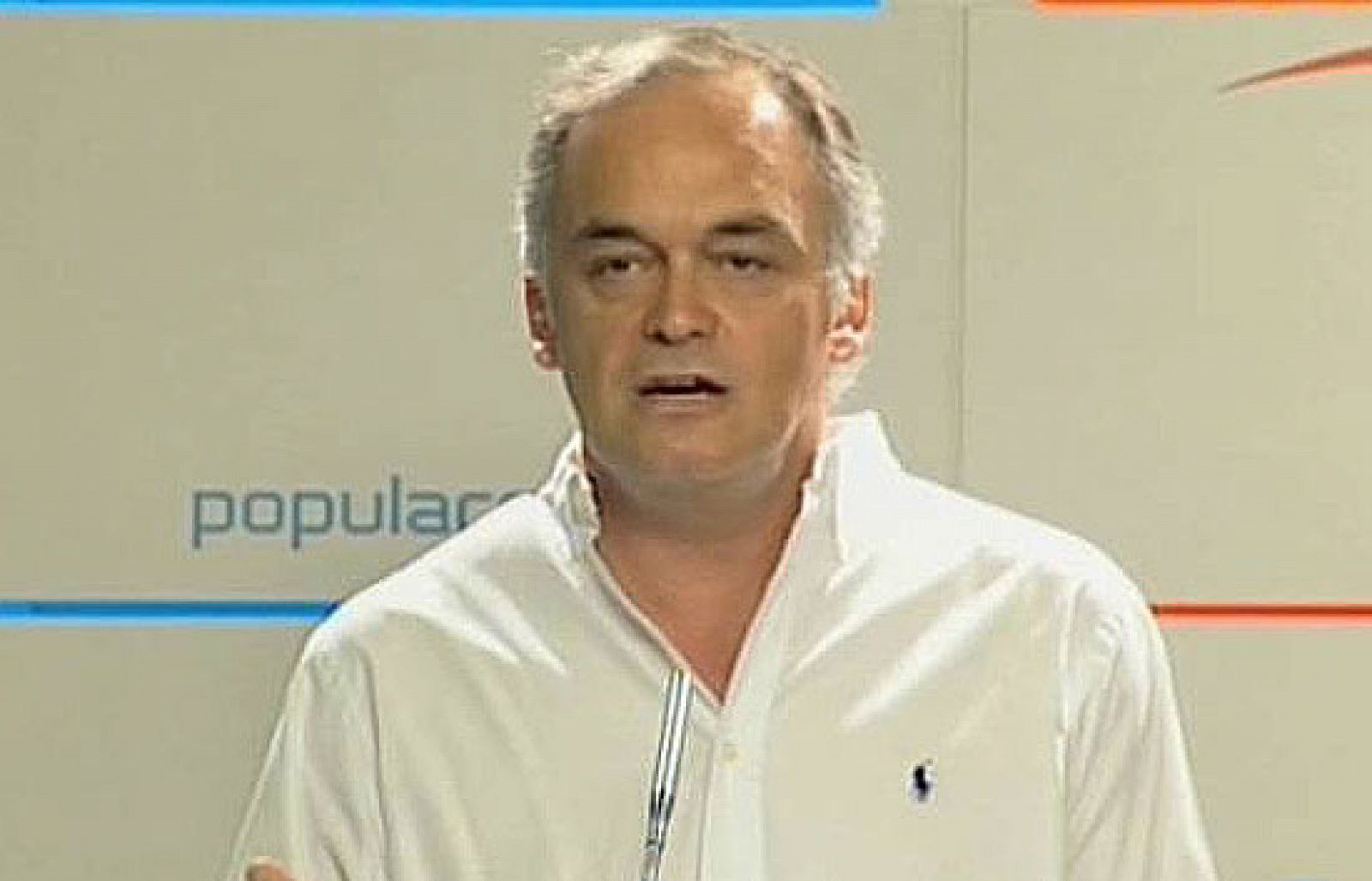 Nuevas reacciones a la posible subida de impuestos a las rentas más altas de la que habló ayer el Ministro de Fomento... Izquierda Unida la apoya, CiU ha dicho que intentará evitar que ocurra y el Partido Popular cree que Rodríguez Zapatero no tiene