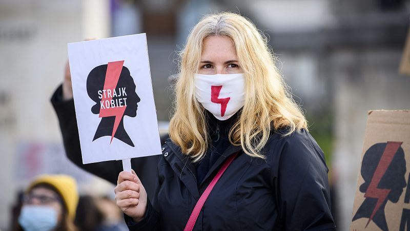 Así es "Huelga de mujeres", el movimiento que ha paralizado el recorte del aborto en Polonia