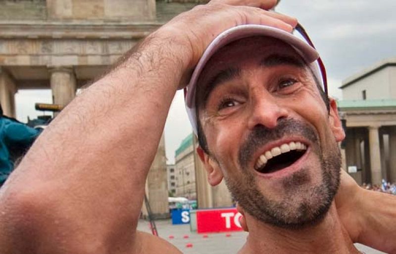 Jesús Ángel García Bragado consigue el bronce en los 50 km. marcha del Mundial de Atletismo de Berlín, pese a ser uno de los atletas más veteranos de la competición. 