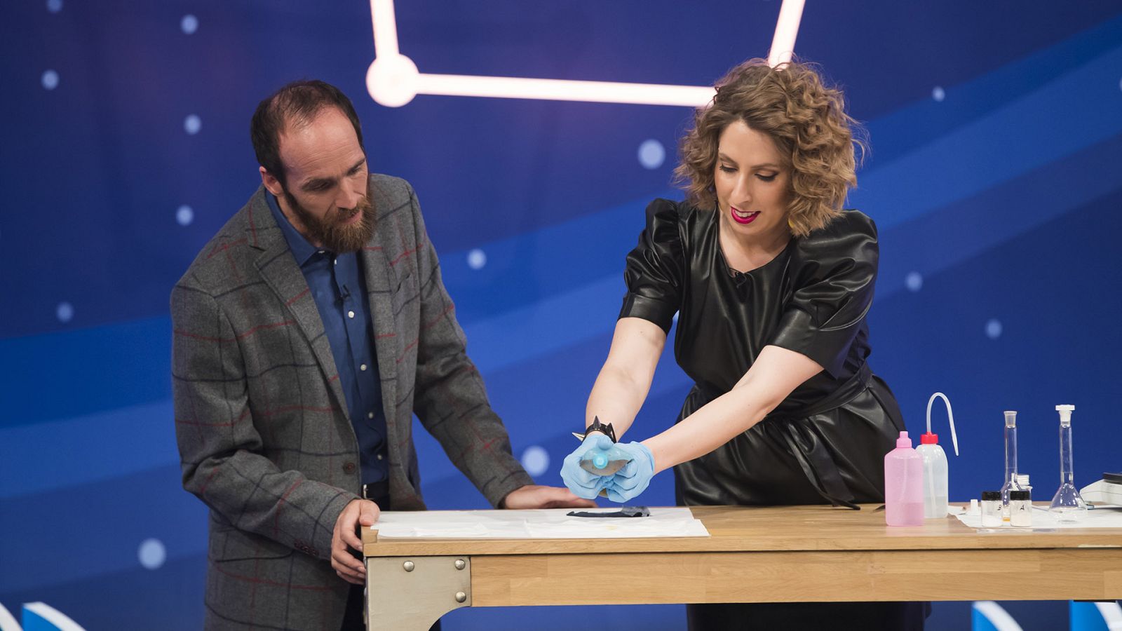 Órbita Laika - Química con Deborah García - Residuos de disparo