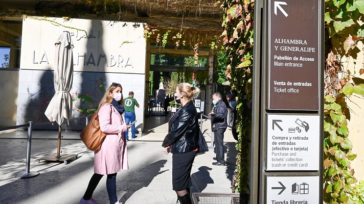 La actividad no esencial deja a Granada casi en silencio