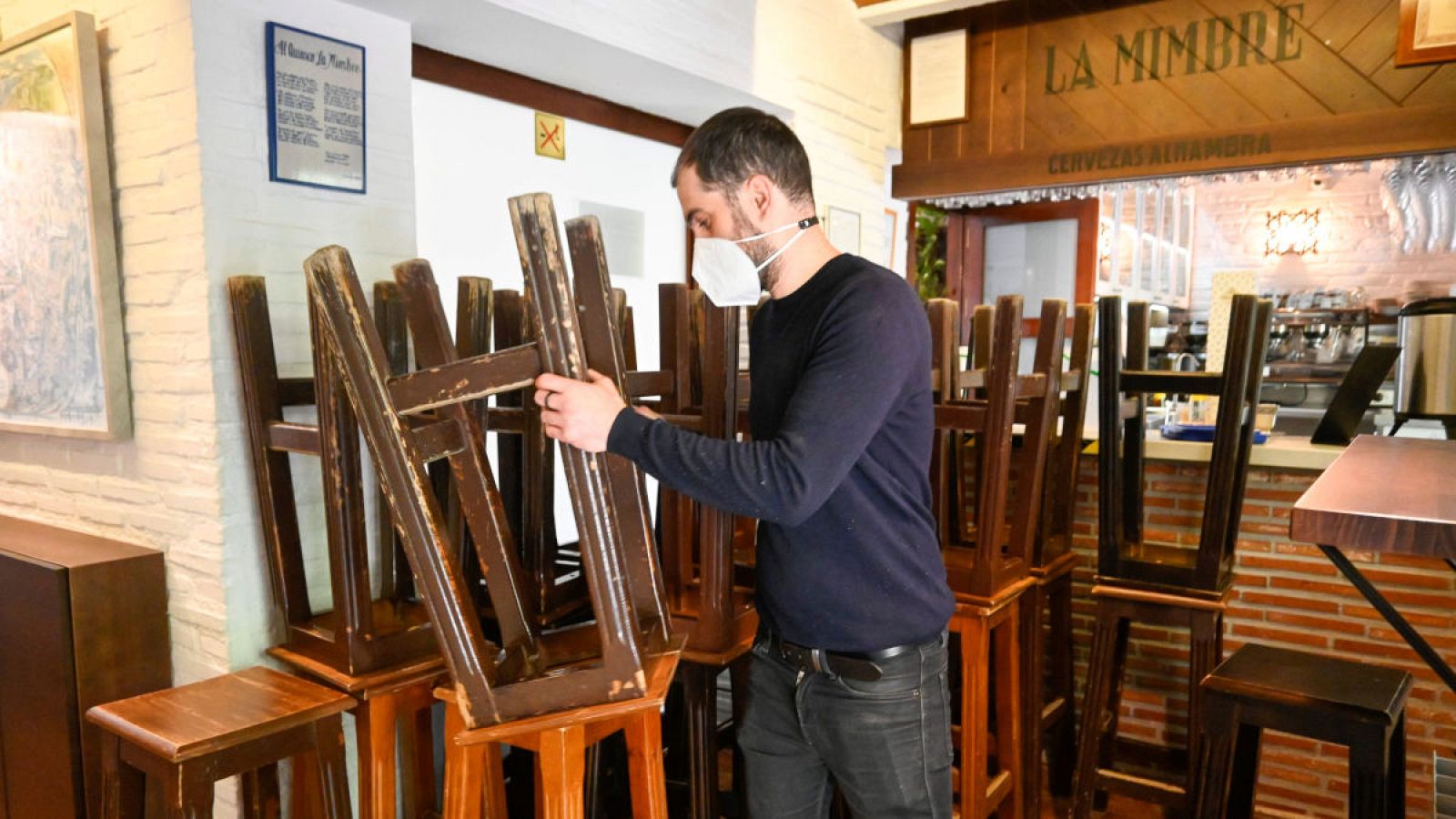 Primer día de Granada con cierre de actividad no esencial