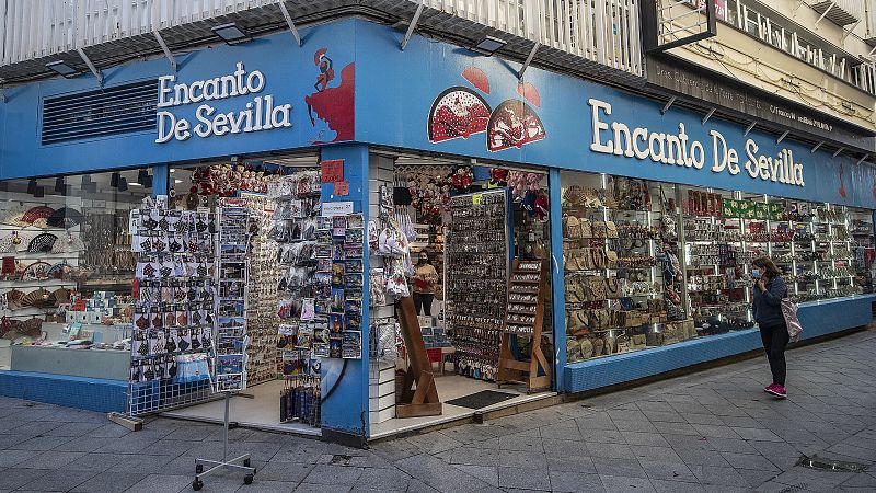 Andalucía endurece sus restricciones mientras bate récord de fallecimientos