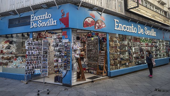 Telediario 1 - Andalucía endurece sus restricciones mientras bate récord de fallecimientos