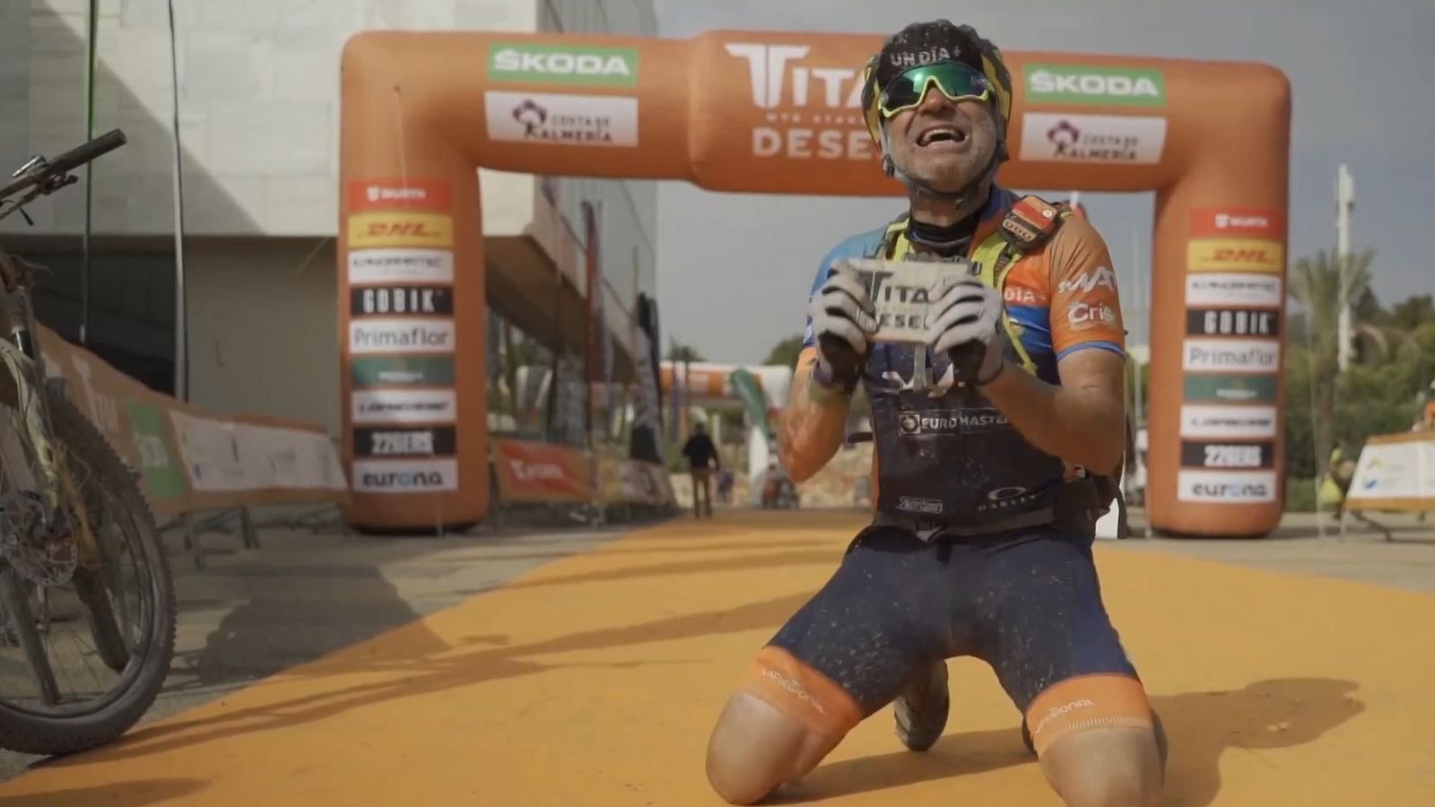 Titan Desert | Tomás Martínez lucha contra el cáncer montado en su bicicleta