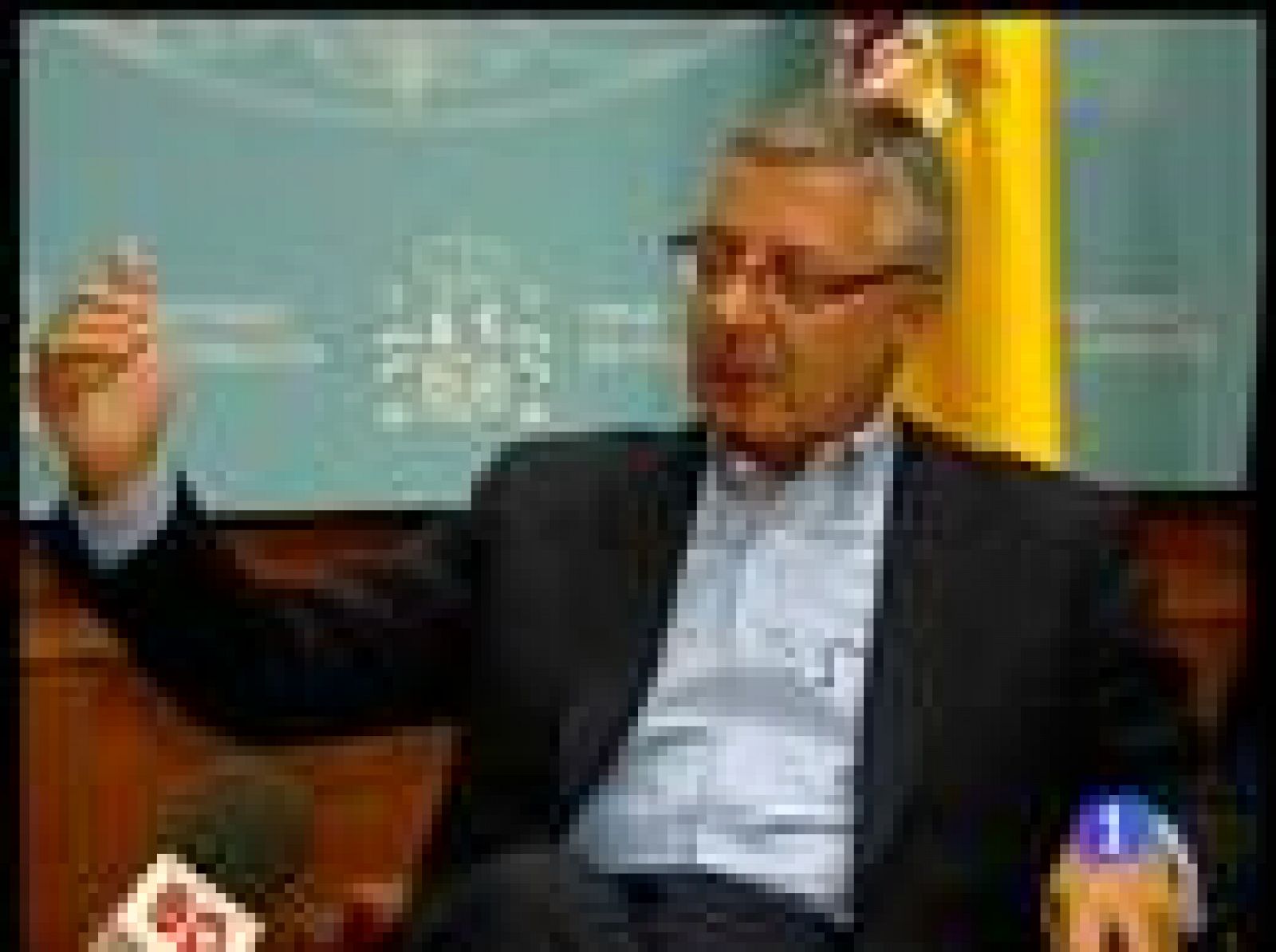 Los sindicatos han criticado la posibilidad planteada por el Ministro de Fomento, José Blanco, de congelar el salario de los funcionarios el próximo año. La última vez que se aplicó esta medida fue en el 2007.