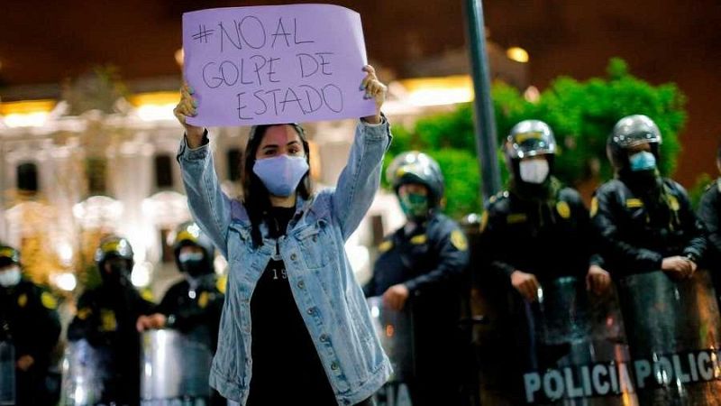 Manifestantes marchan al Congreso contra asunción de nuevo presidente de Perú